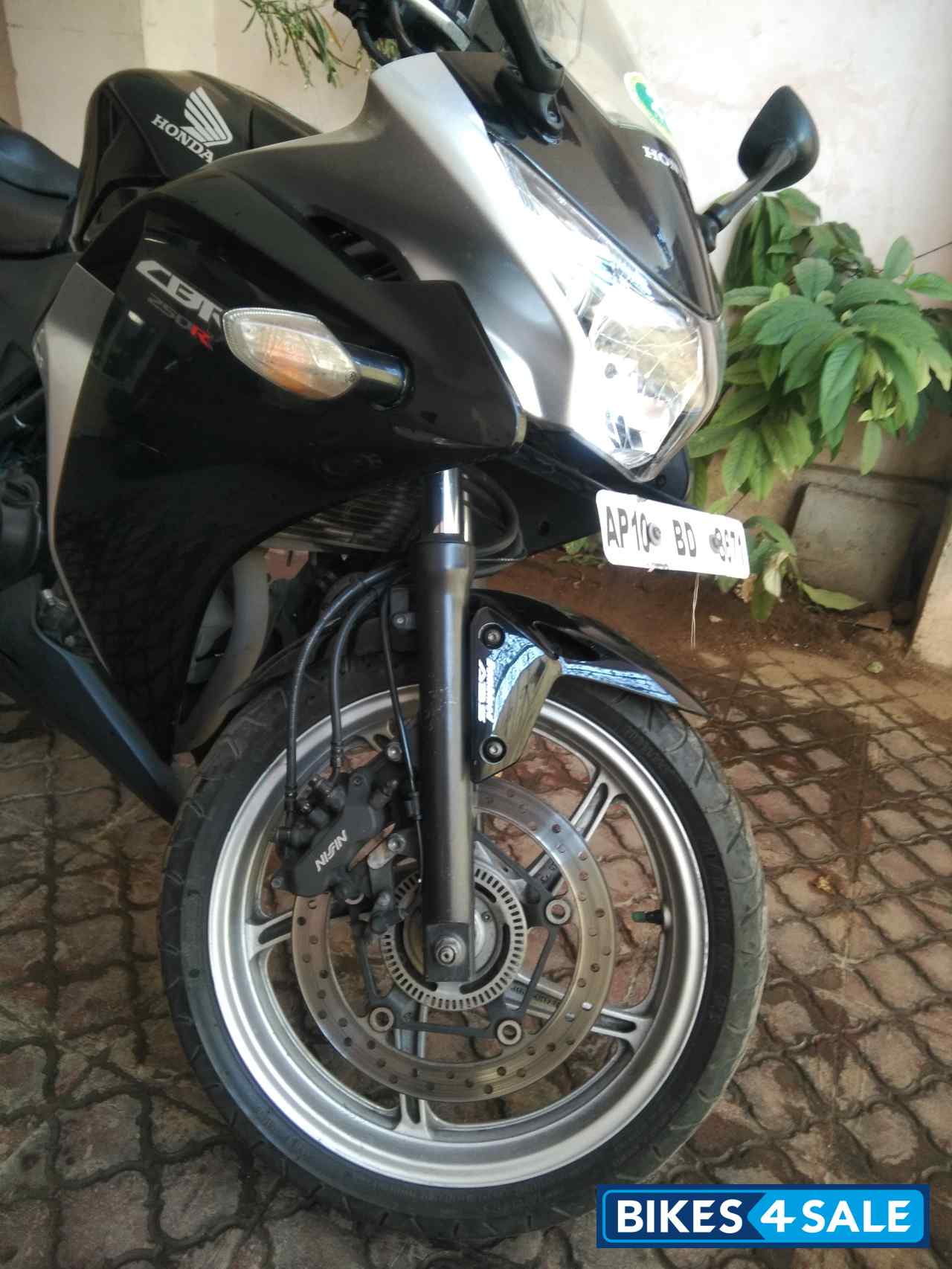 Black Honda CBR 250R