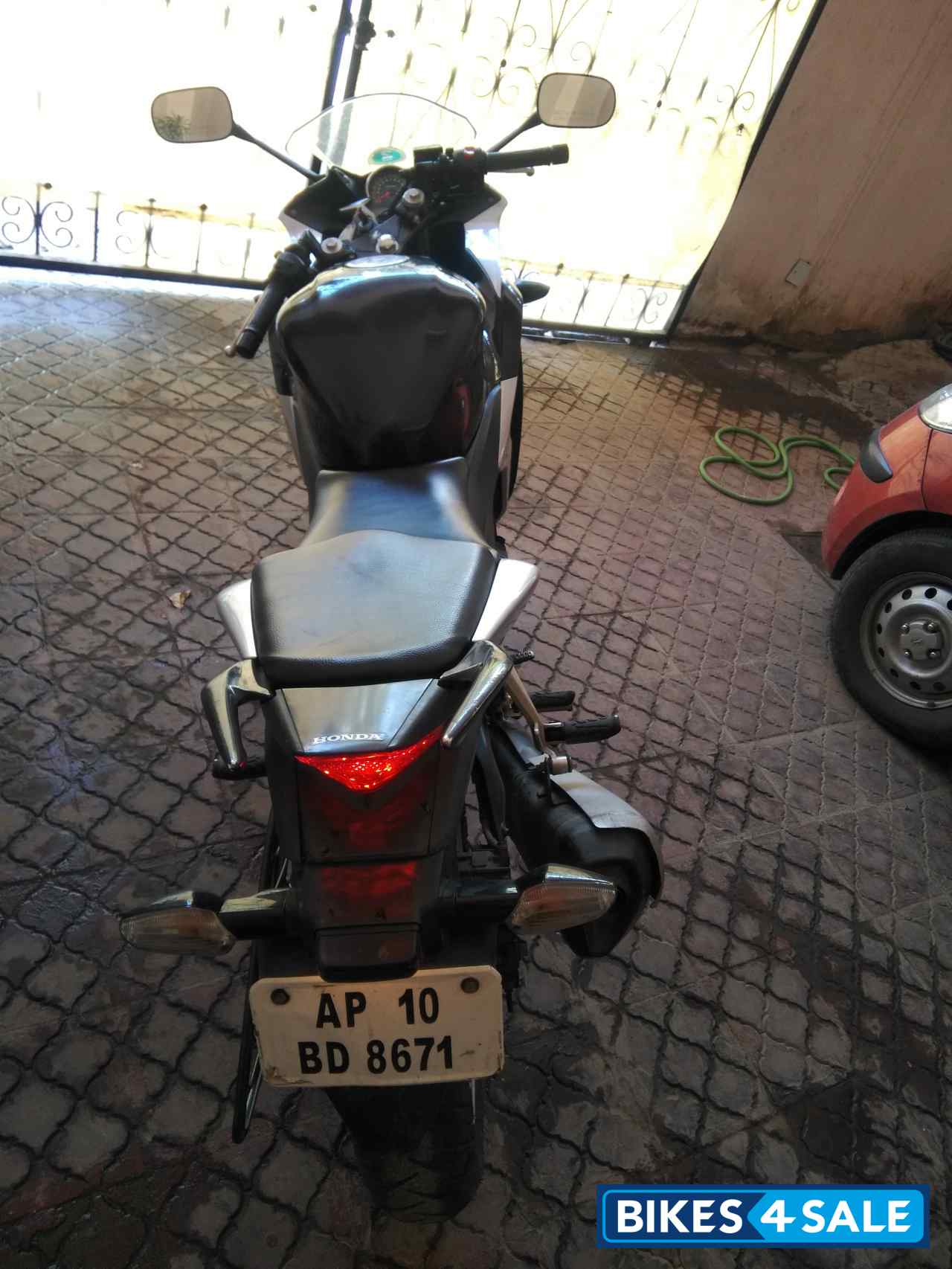 Black Honda CBR 250R