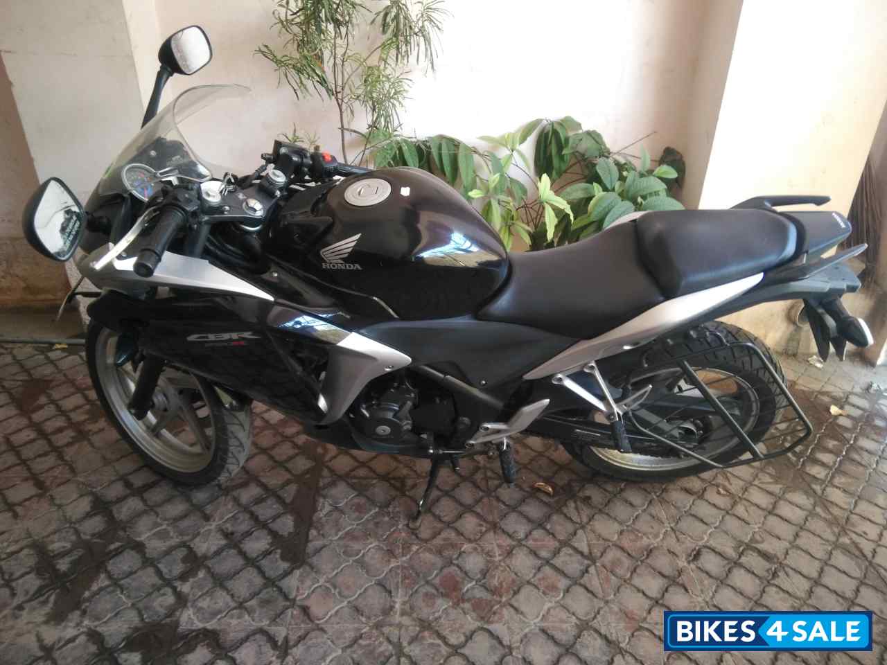 Black Honda CBR 250R