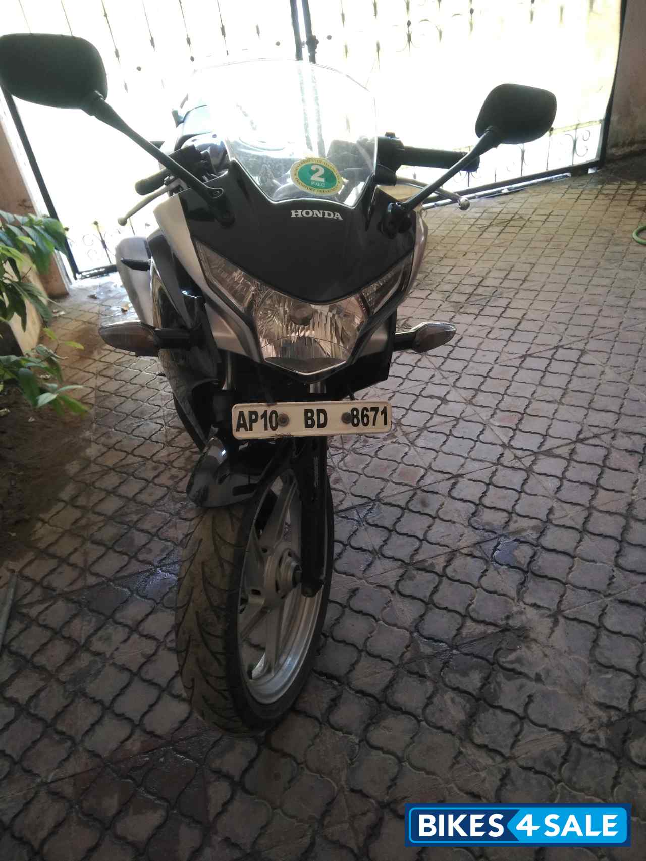 Black Honda CBR 250R