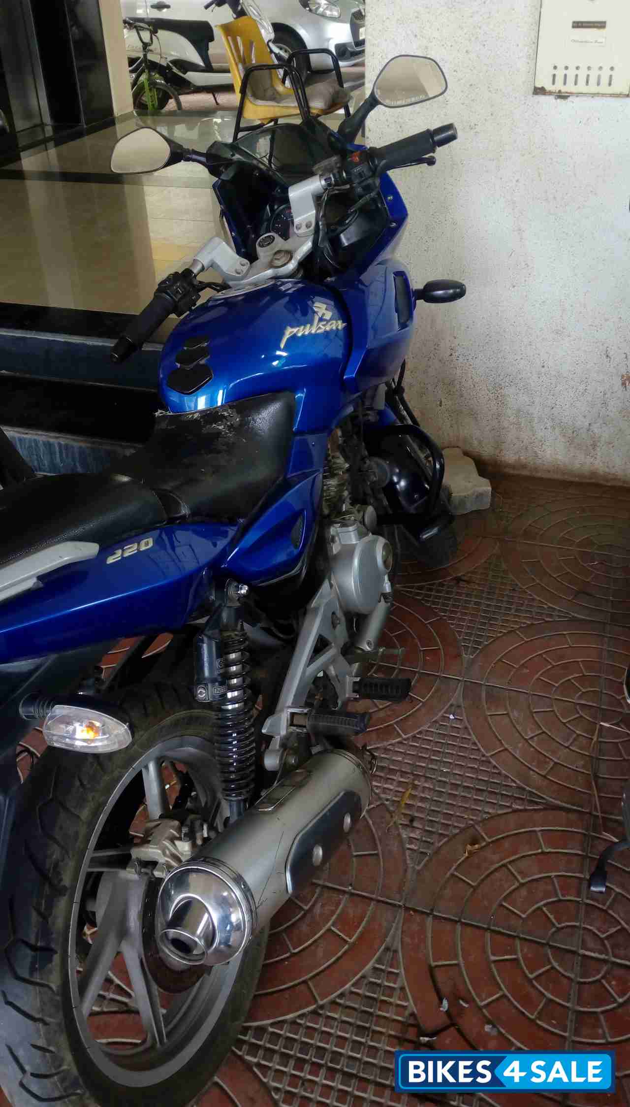 Blue Bajaj Pulsar 220 DTSFi