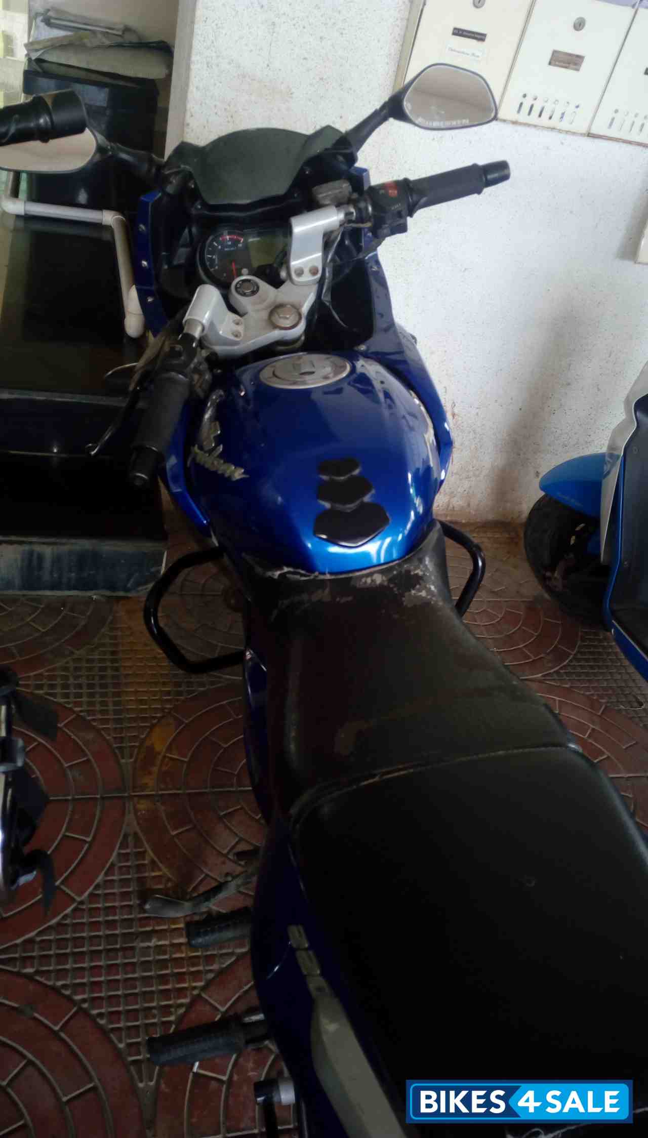Blue Bajaj Pulsar 220 DTSFi