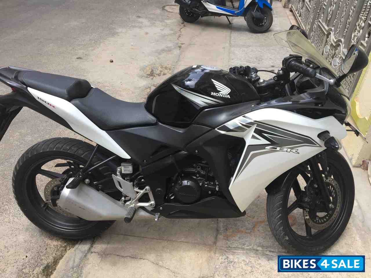 Black Honda CBR 150R