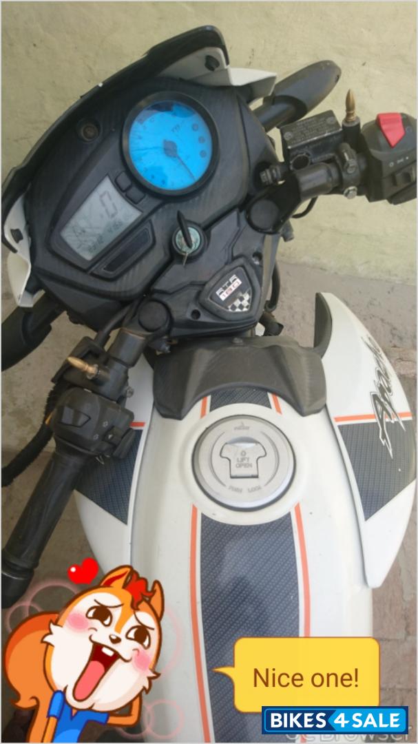 Whait TVS Apache RTR 180