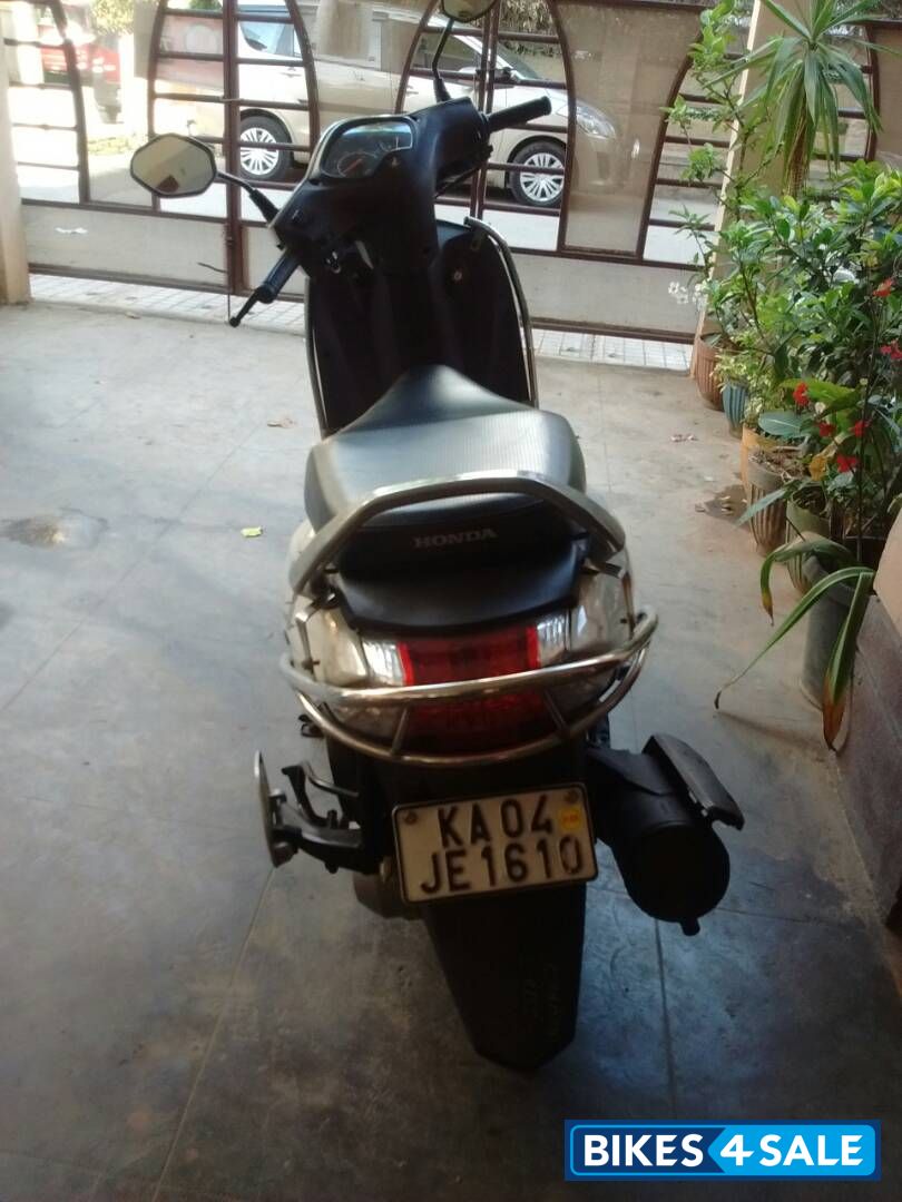 White Honda Activa i