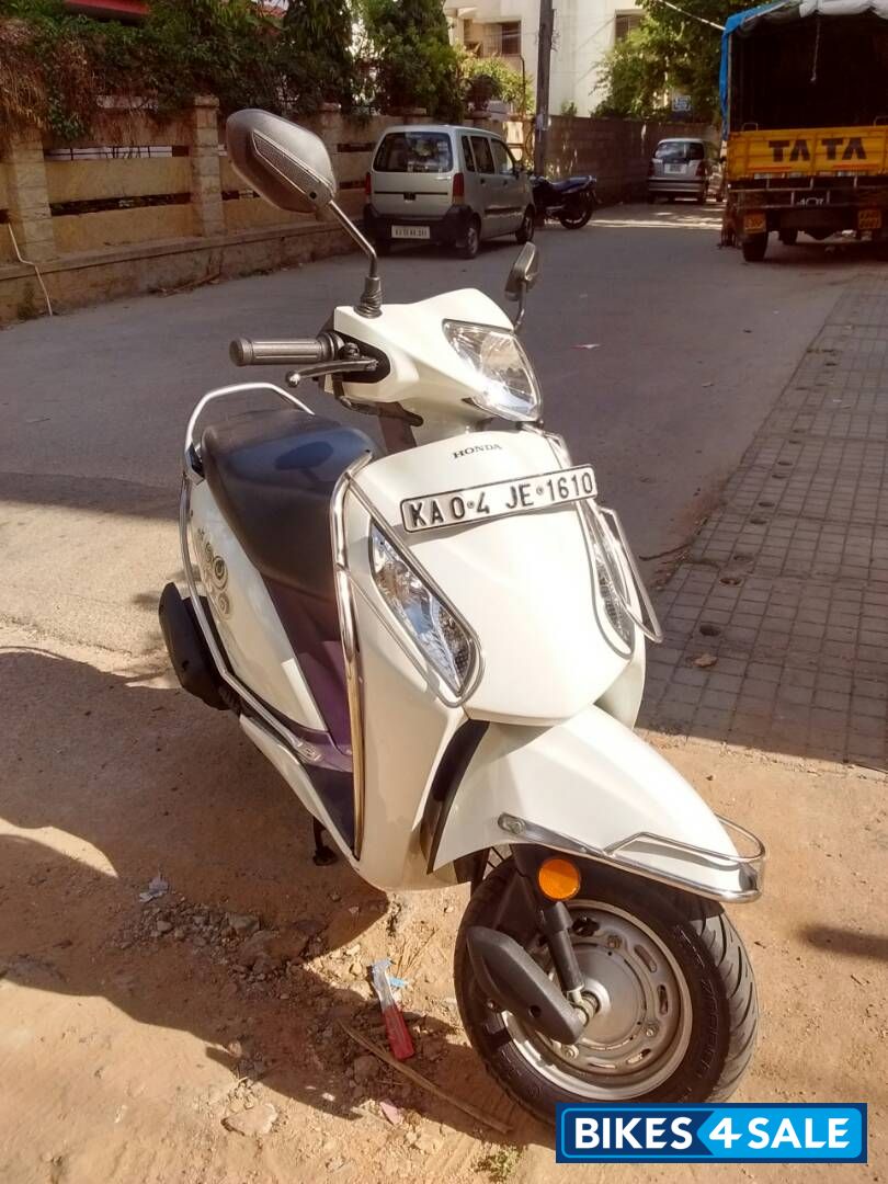 White Honda Activa i