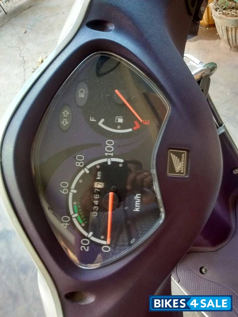 White Honda Activa i