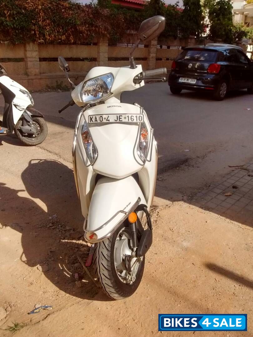 White Honda Activa i