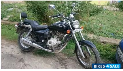 Black Bajaj Avenger 220 DTS-i