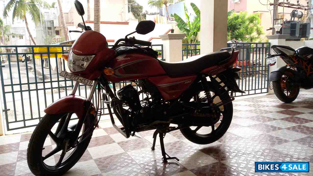 Red Honda Dream Neo