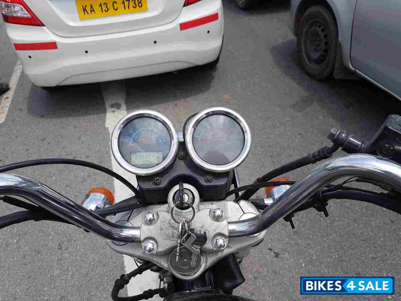 Black Royal Enfield Thunderbird TwinSpark 350