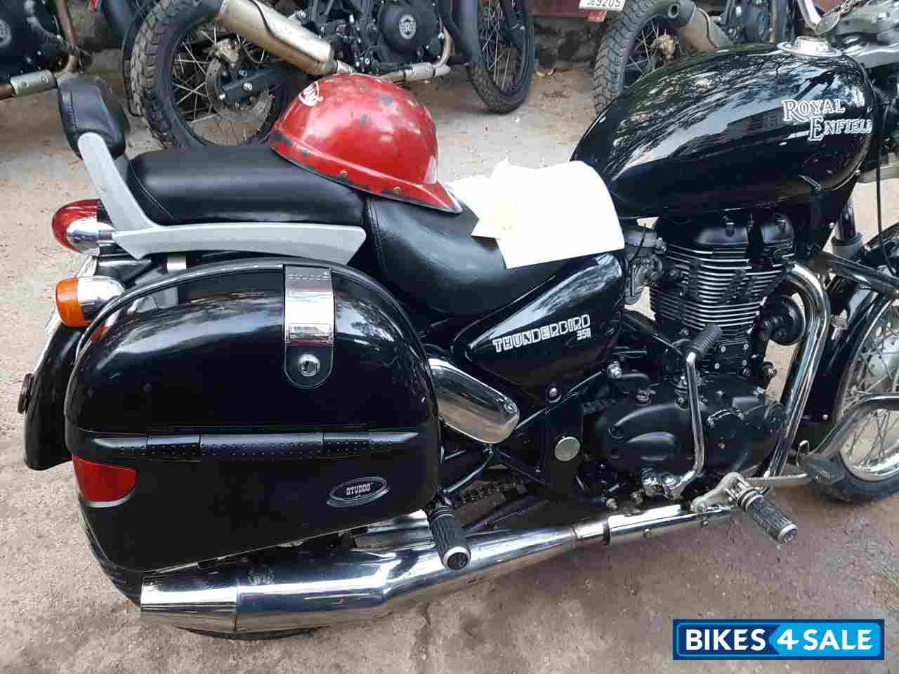 Black Royal Enfield Thunderbird TwinSpark 350