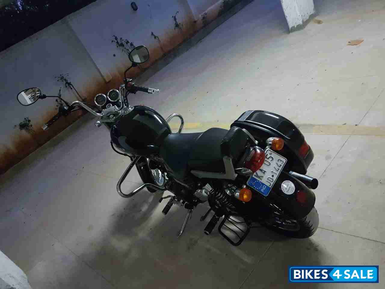 Black Royal Enfield Thunderbird TwinSpark 350