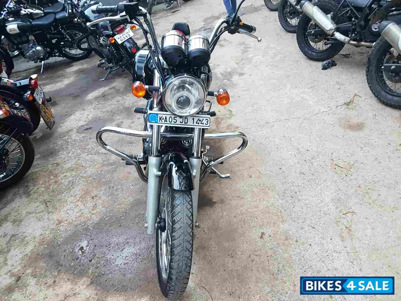 Black Royal Enfield Thunderbird TwinSpark 350