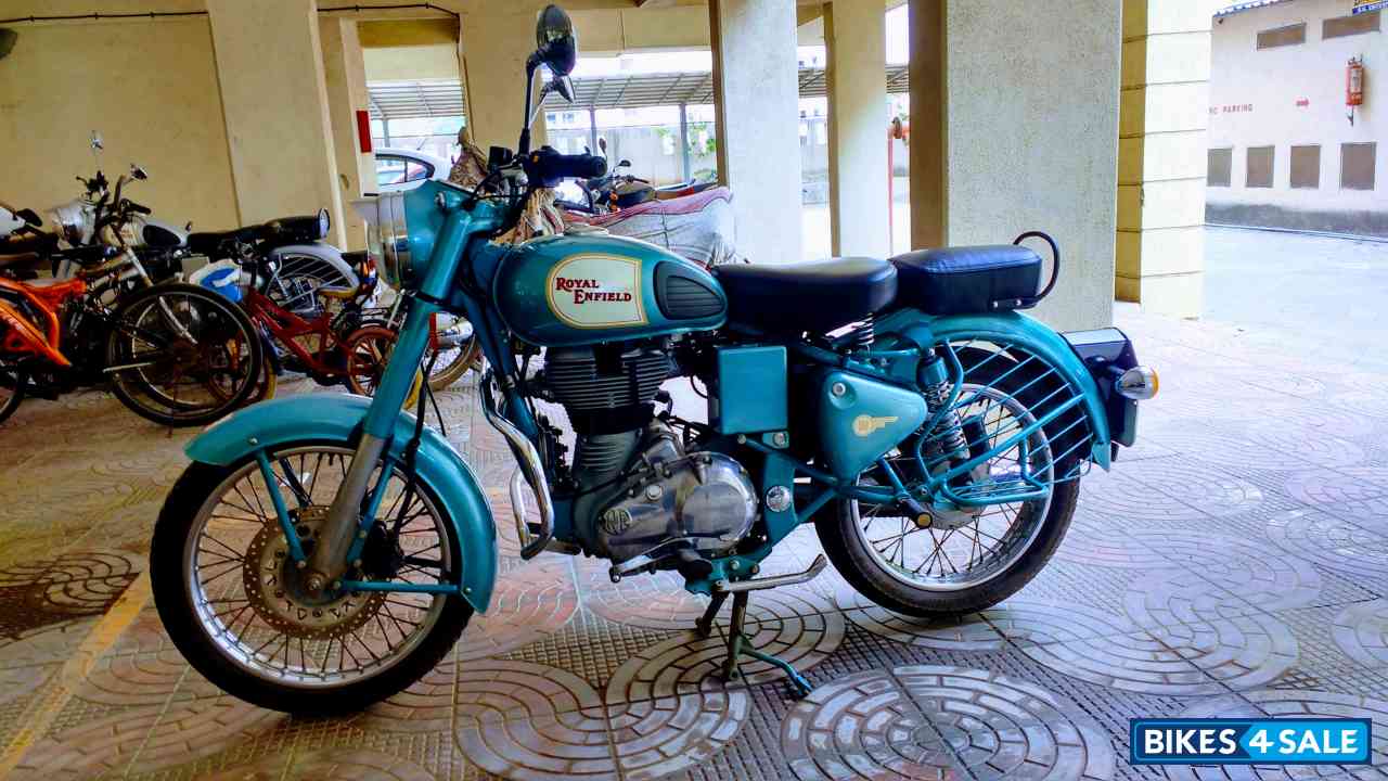 Green Royal Enfield Classic 500