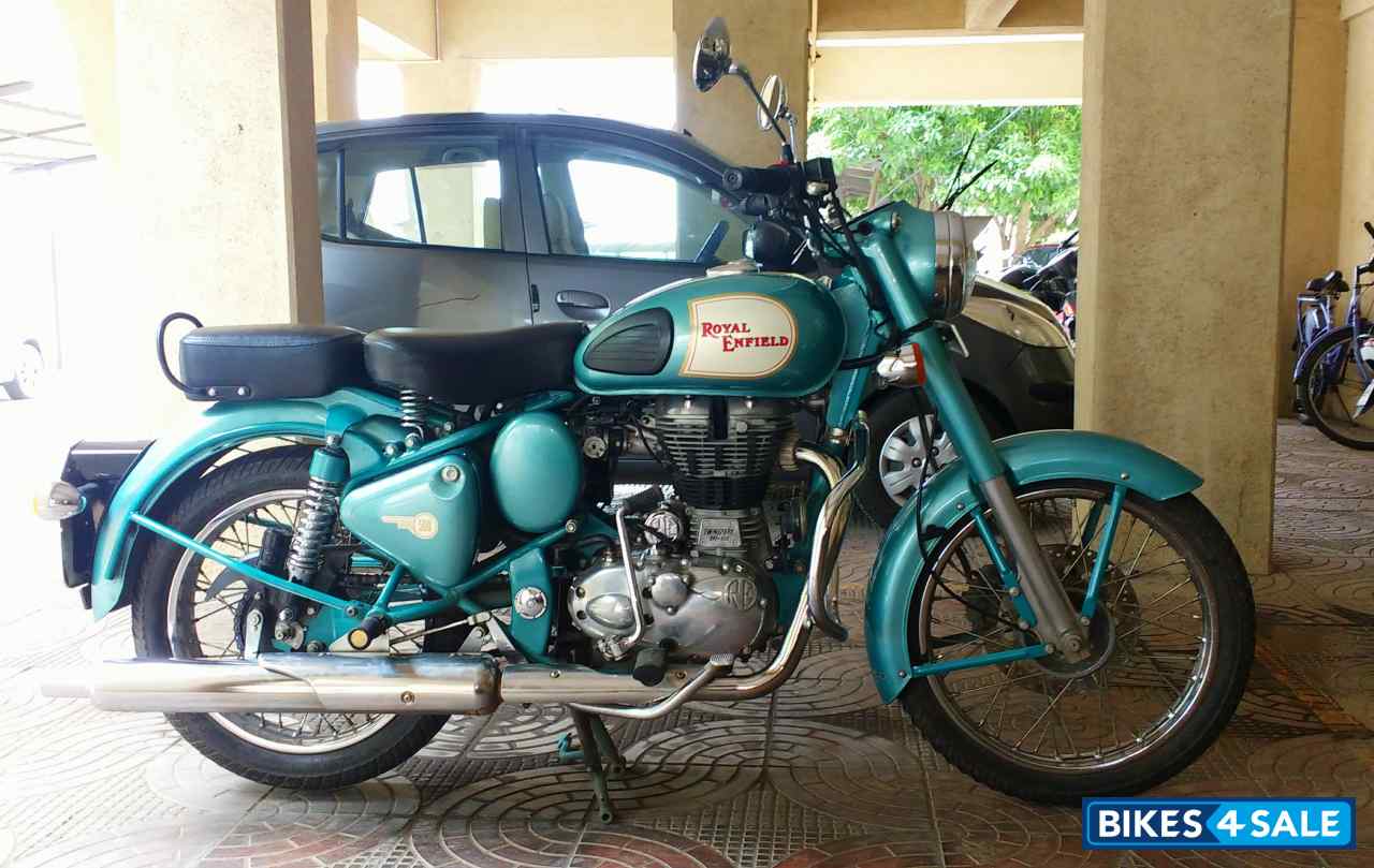 Green Royal Enfield Classic 500