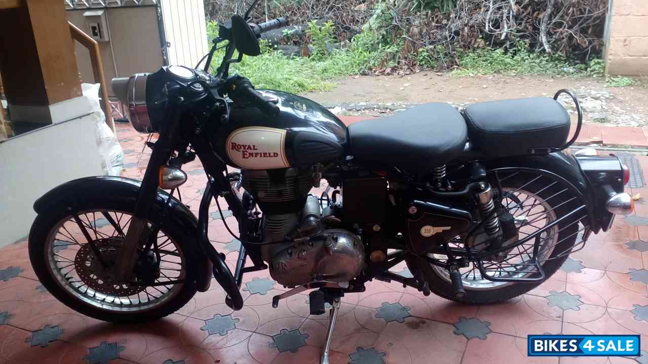 Black Royal Enfield Classic 350