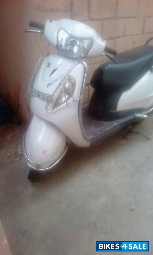 White Suzuki Access 125