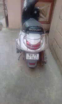 White Suzuki Access 125