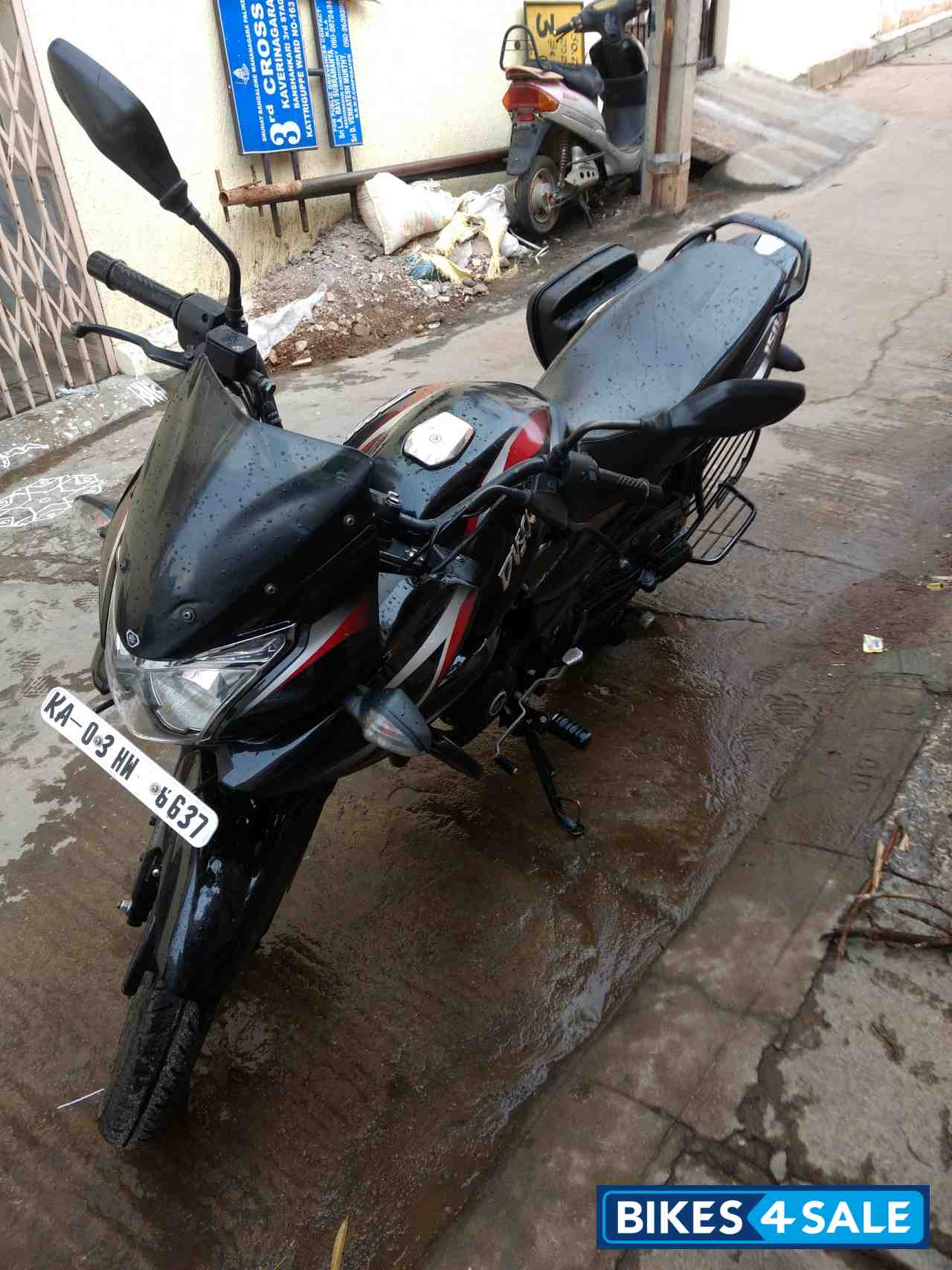 Black Bajaj Discover 150 F