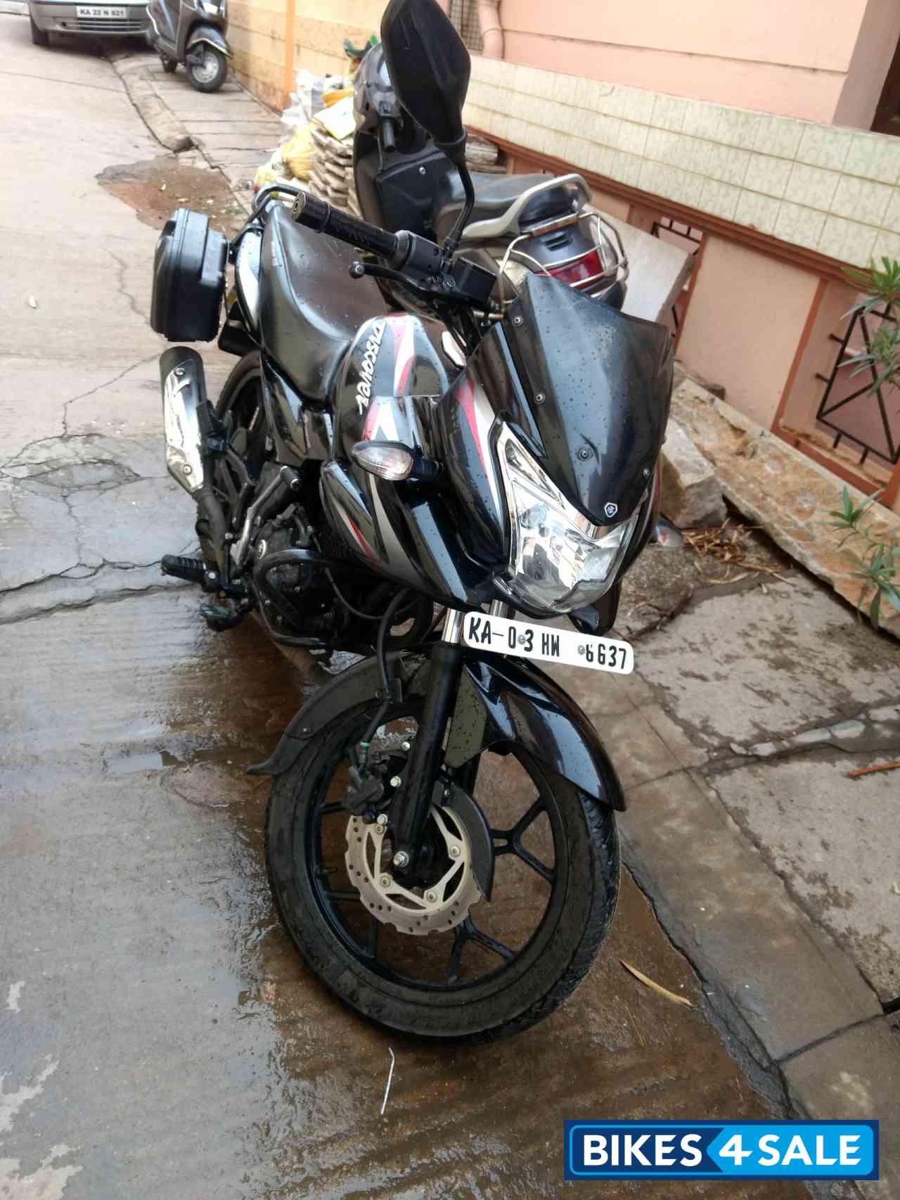 Black Bajaj Discover 150 F