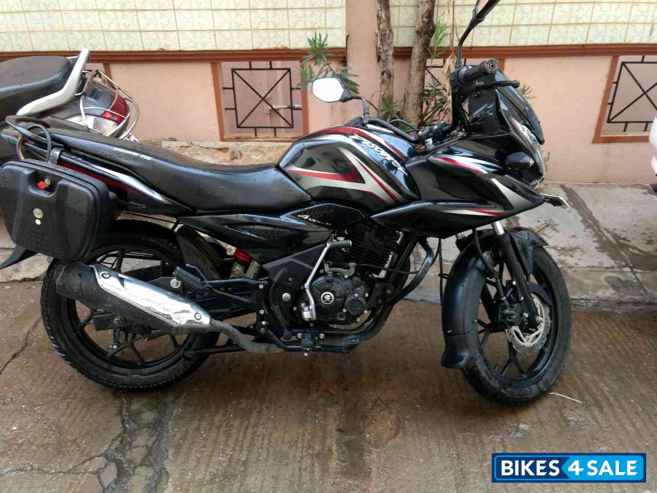 Black Bajaj Discover 150 F