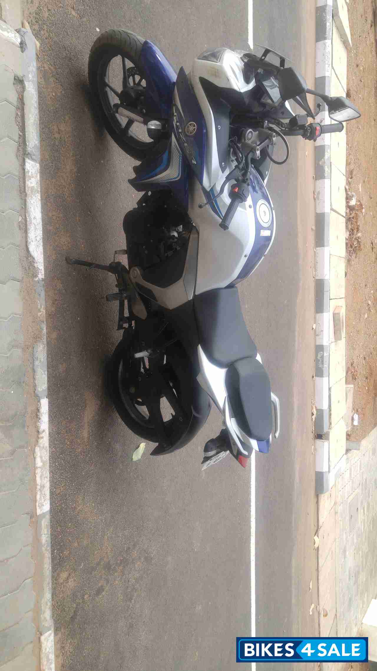 White And Blue Yamaha Fazer FI V2