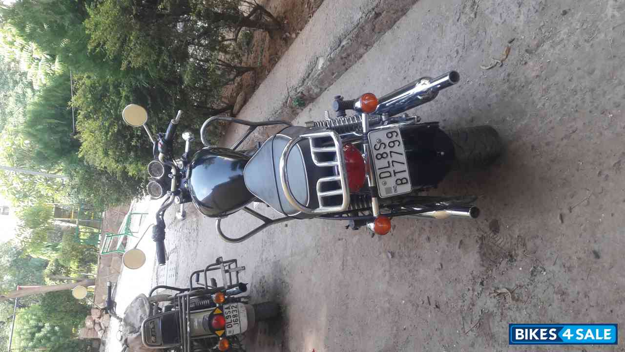 Phantom Black Triumph Bonneville T100