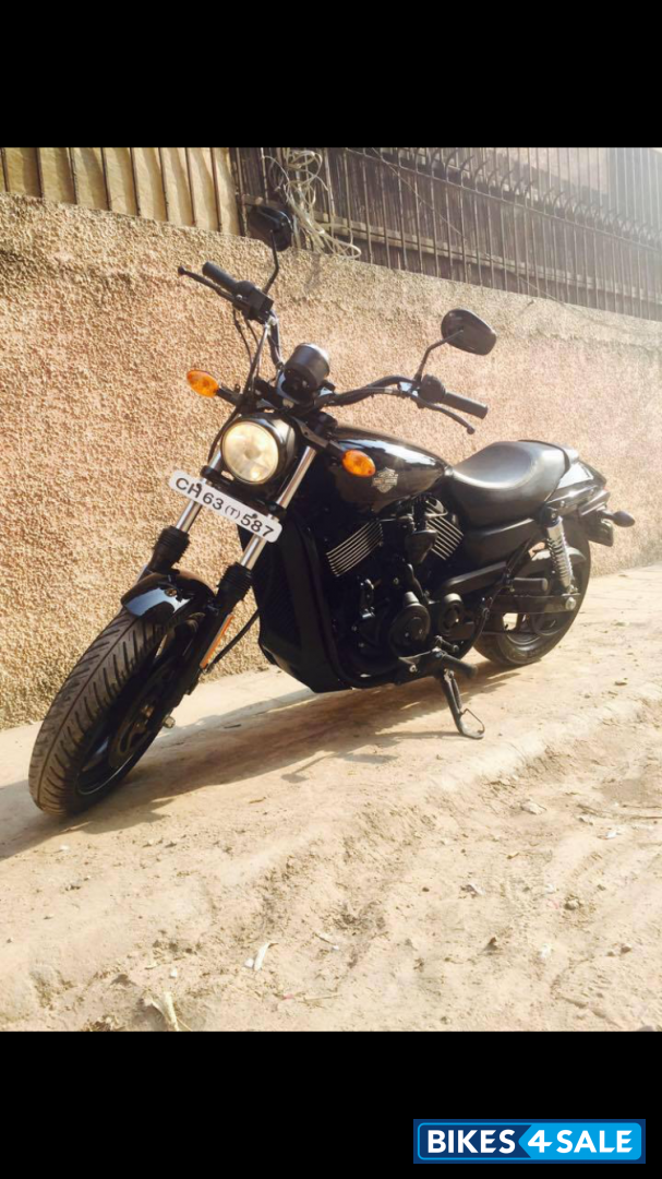 Black Harley Davidson Street 750