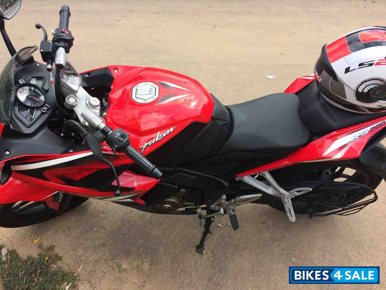 Red- Abs Bajaj Pulsar RS200 ABS MODEL