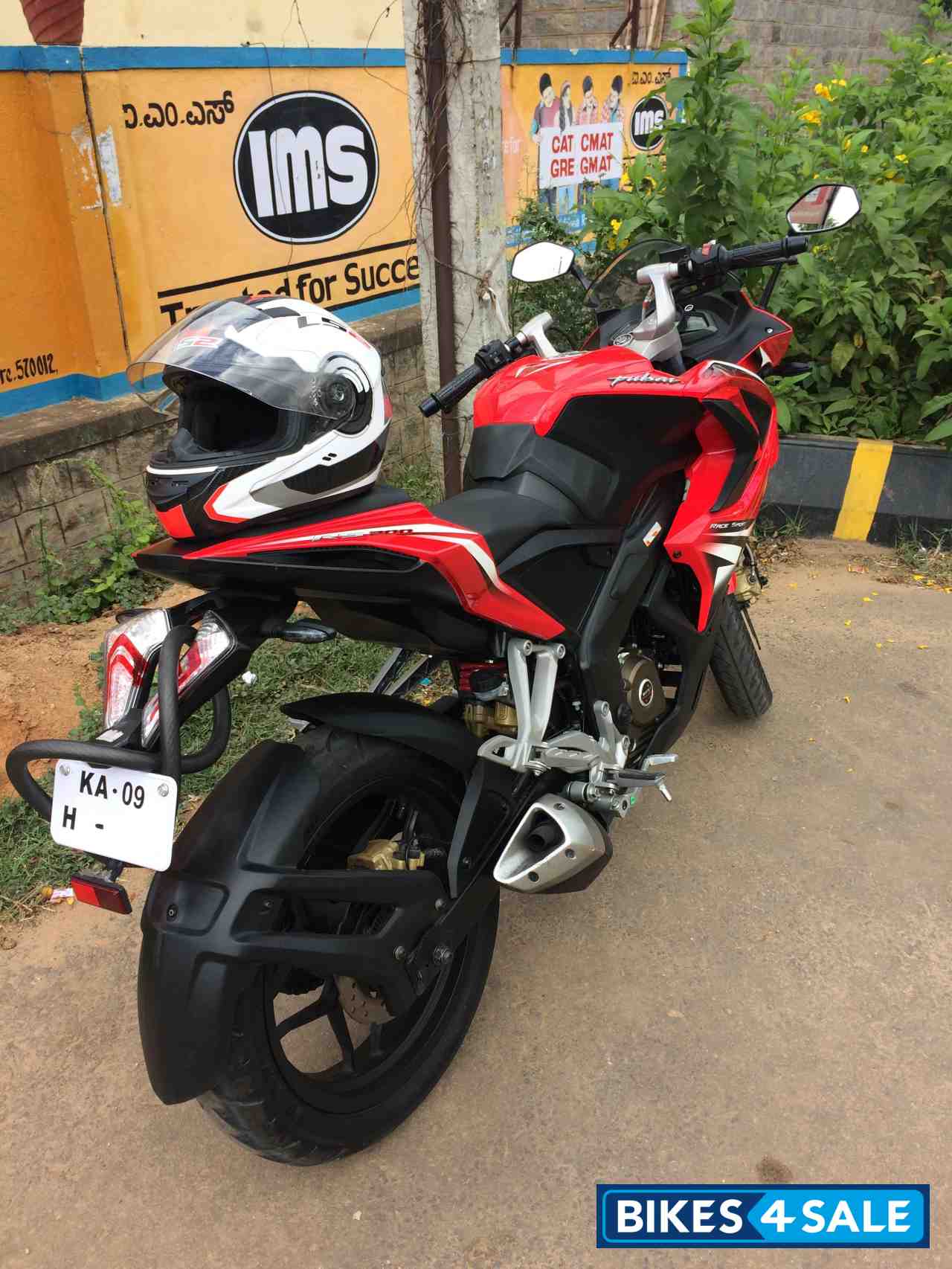 Red- Abs Bajaj Pulsar RS200 ABS MODEL