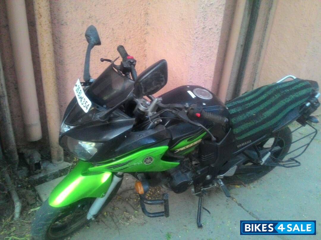 Green Black Yamaha Fazer