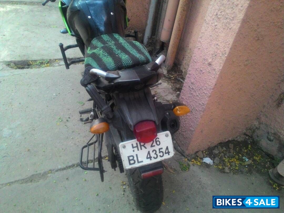 Green Black Yamaha Fazer