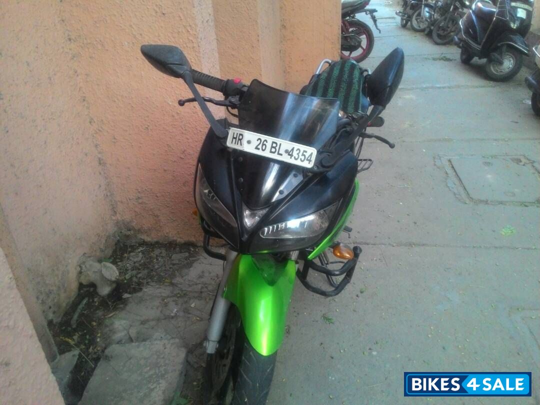 Green Black Yamaha Fazer