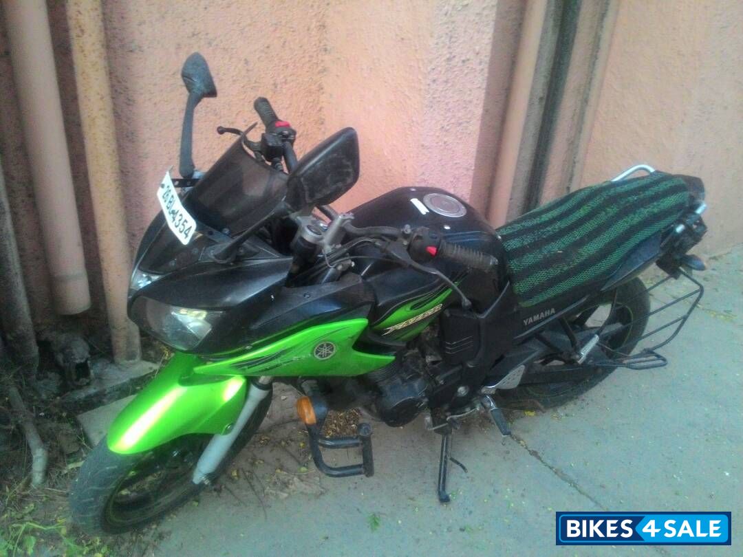 Green Black Yamaha Fazer