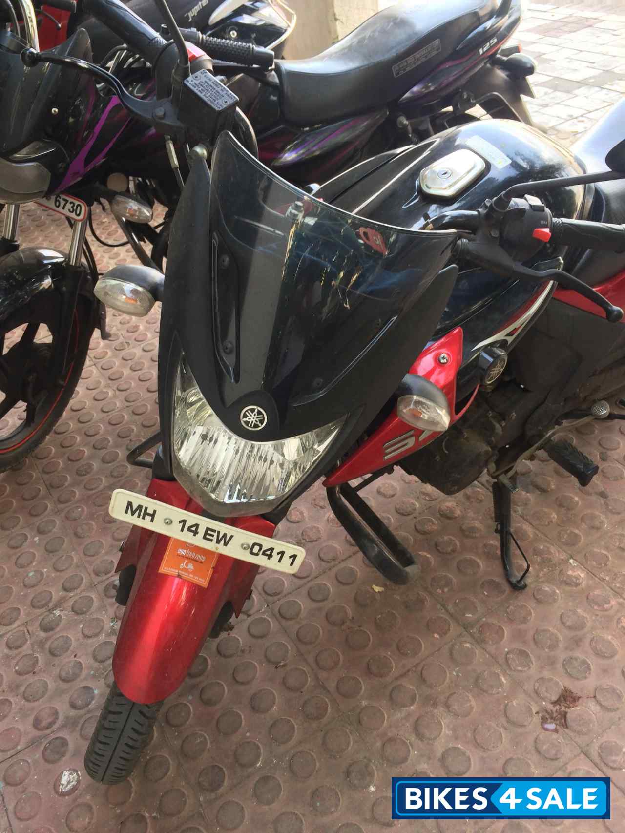 Black And Red Yamaha SZ-RR V2