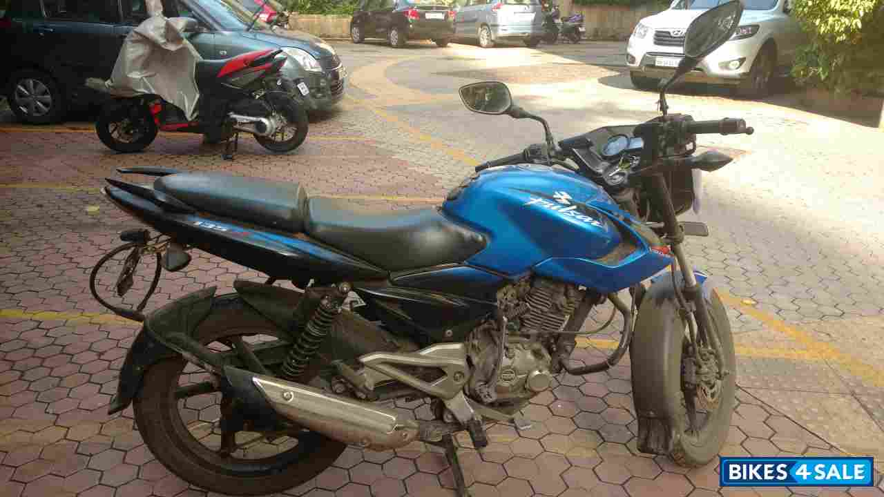 Blue Bajaj Pulsar 135LS