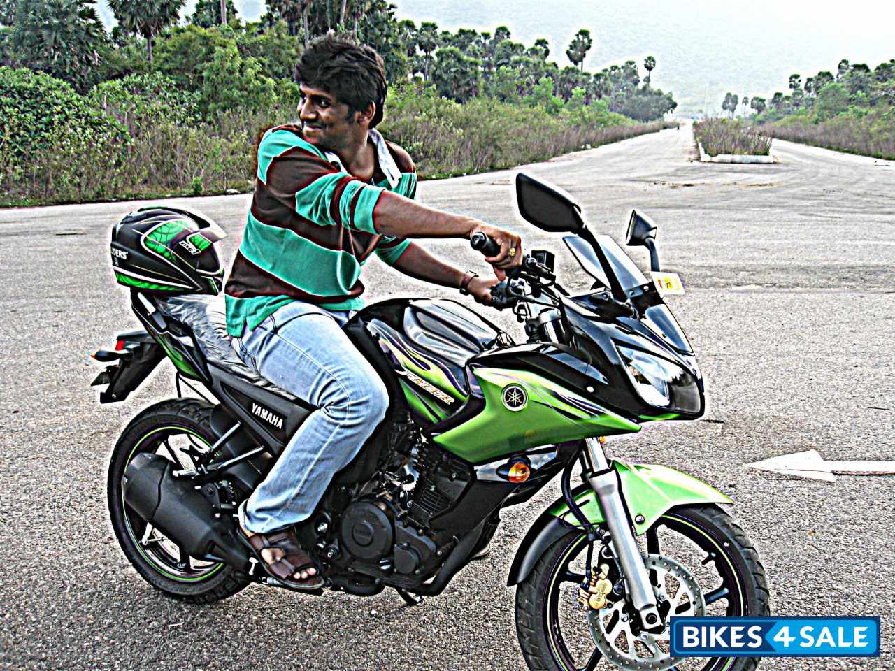 Black Green Yamaha Fazer