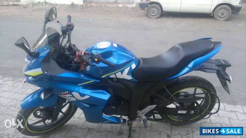Blue Suzuki Gixxer SF
