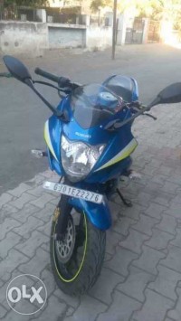 Blue Suzuki Gixxer SF