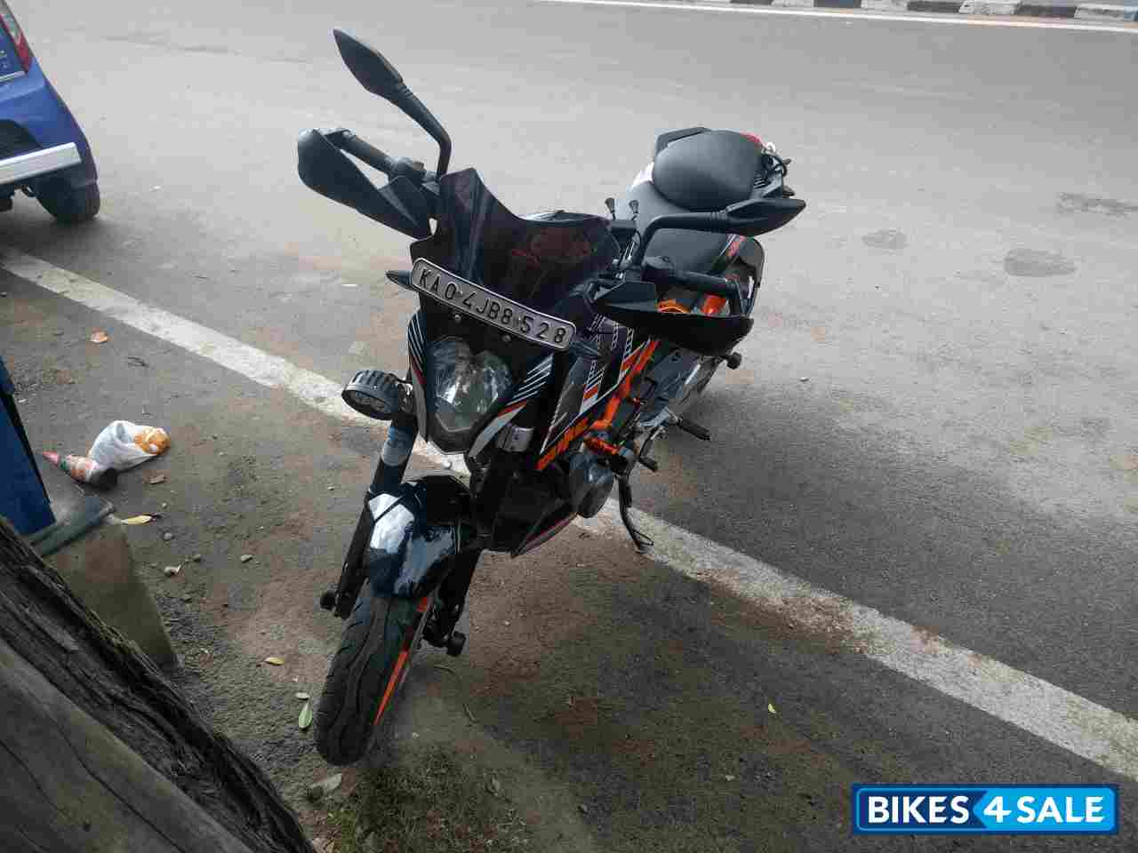 Black KTM Duke 390