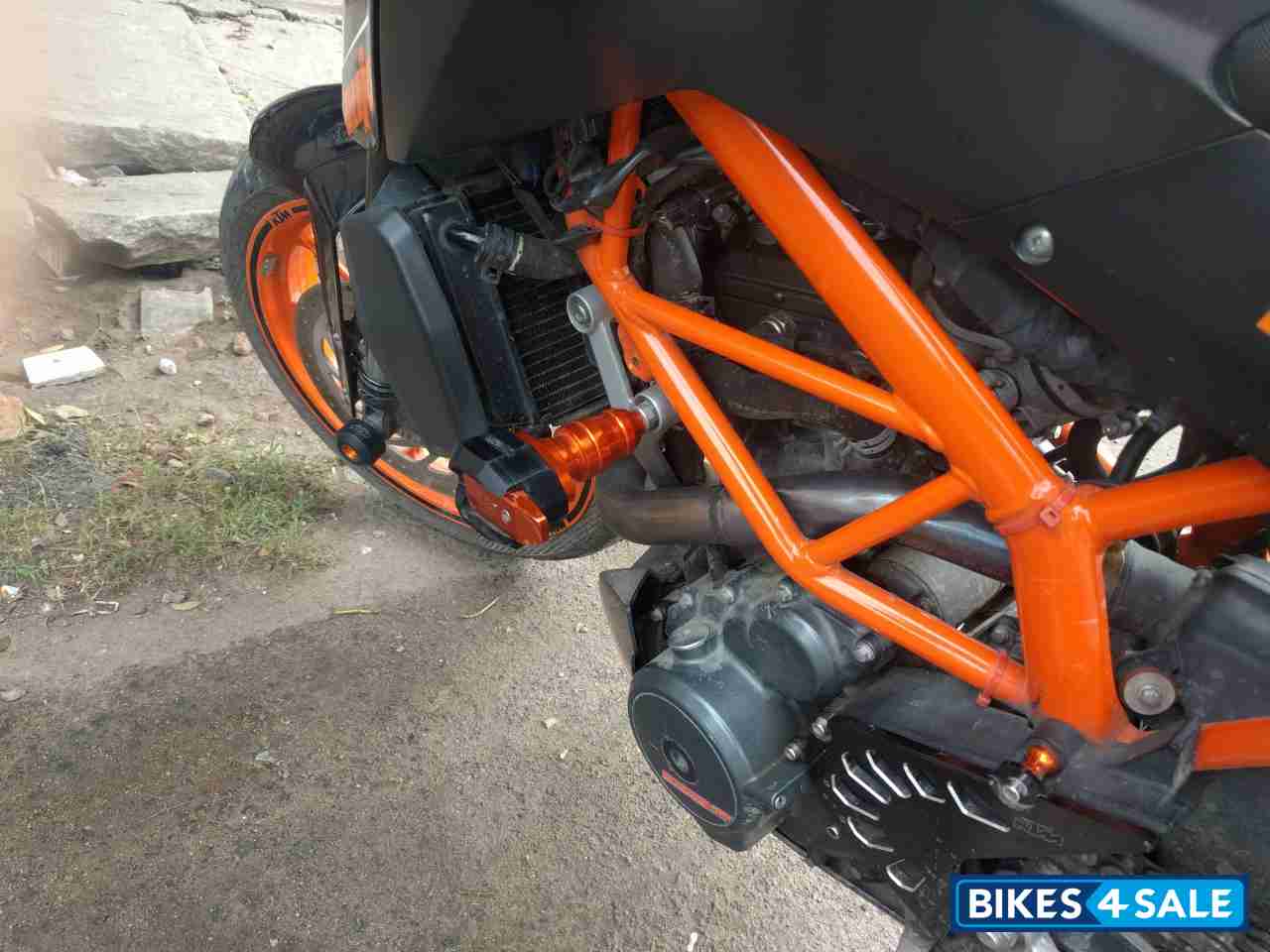 Black KTM Duke 390 Black KTM Duke 390