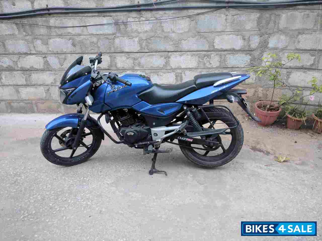 Blue Bajaj Pulsar 150 DTSi Blue Bajaj Pulsar 150 DTSi