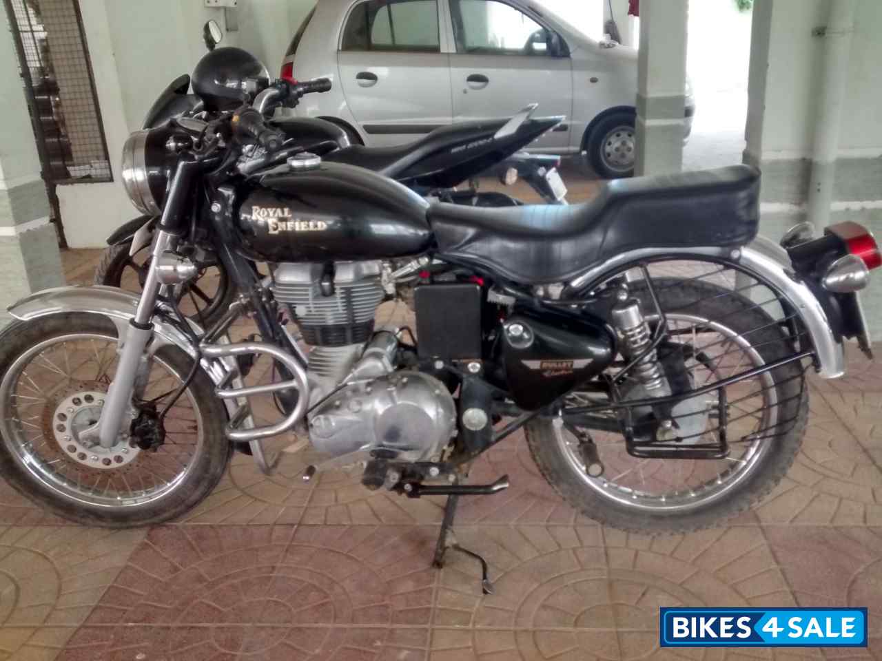 Black Royal Enfield Bullet Electra Twinspark
