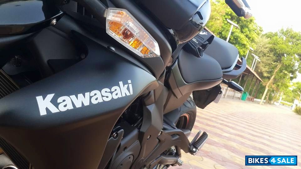 Black Kawasaki ER-6n