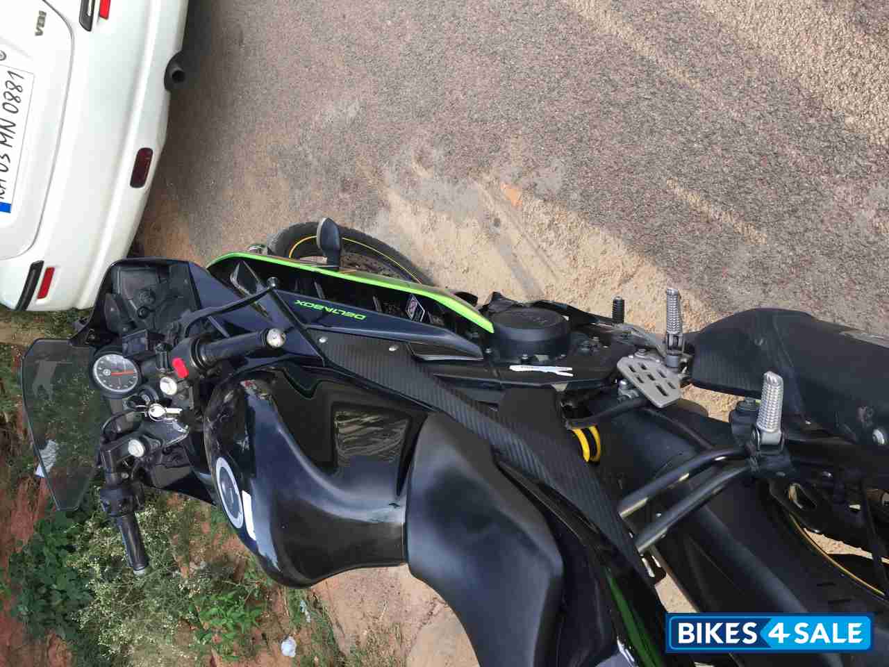 Thunder Green Yamaha YZF R15 V2 Thunder Green Yamaha YZF R15 V2