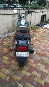 Black Bajaj Avenger 200 DTS-i