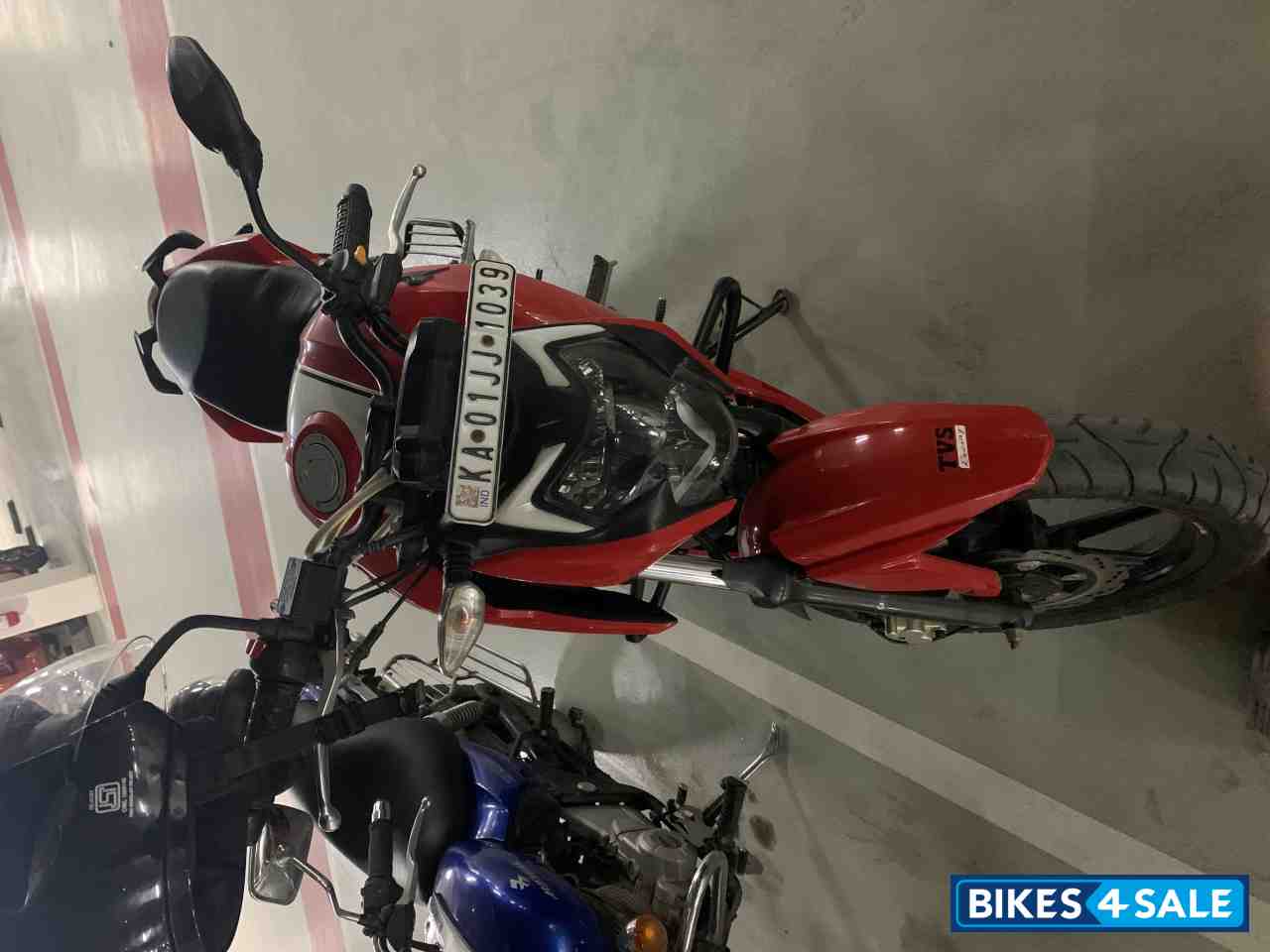 Red TVS Apache RTR 160 4V BS6