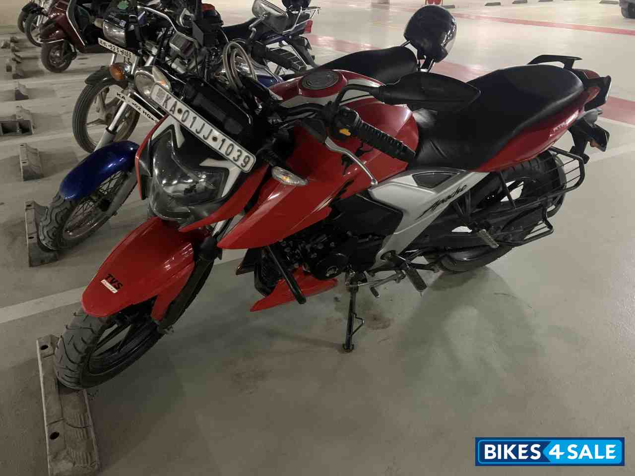 Red TVS Apache RTR 160 4V BS6