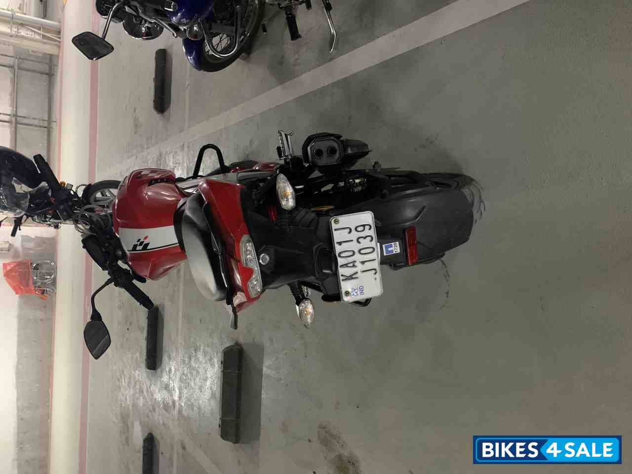 Red TVS Apache RTR 160 4V BS6